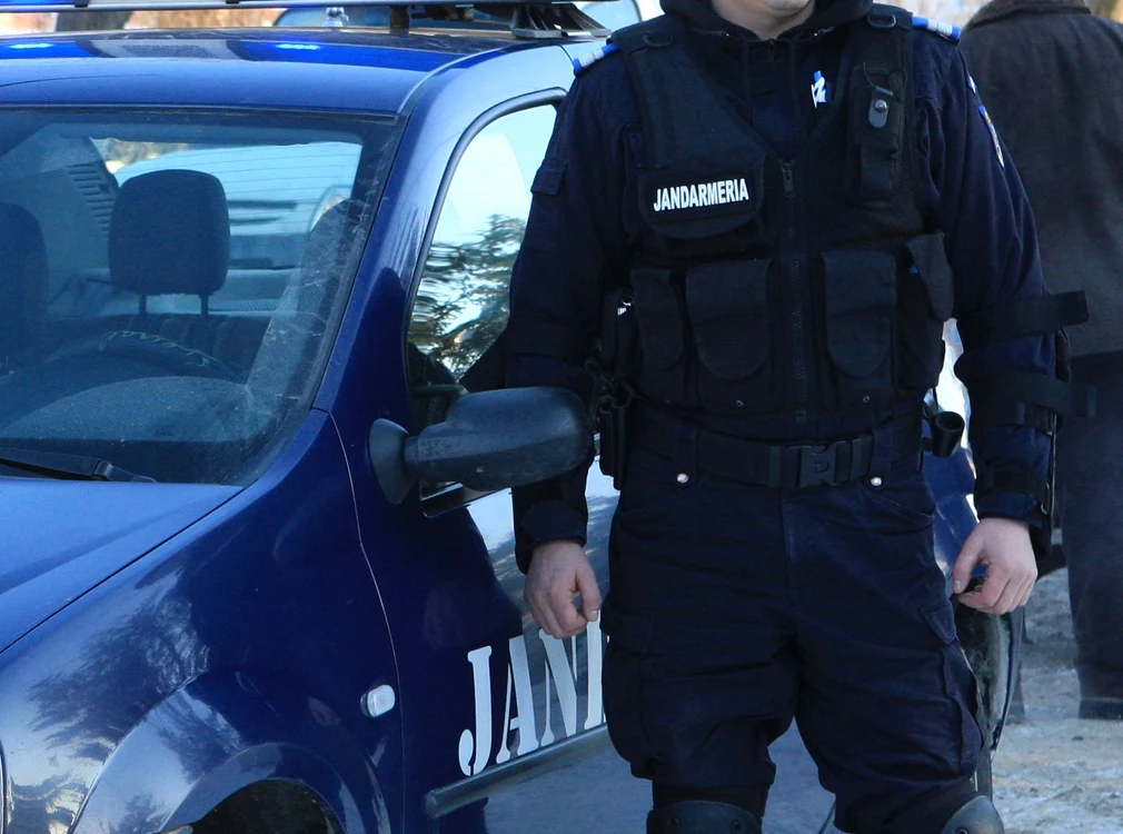 jandarm imbracat pentru interventie fc 1 jpeg