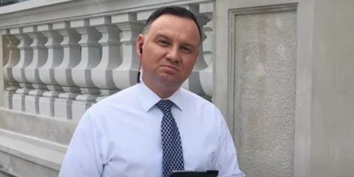Andrzej Duda cantand o compozitie proprie pentru personalul medical Captura YouTube