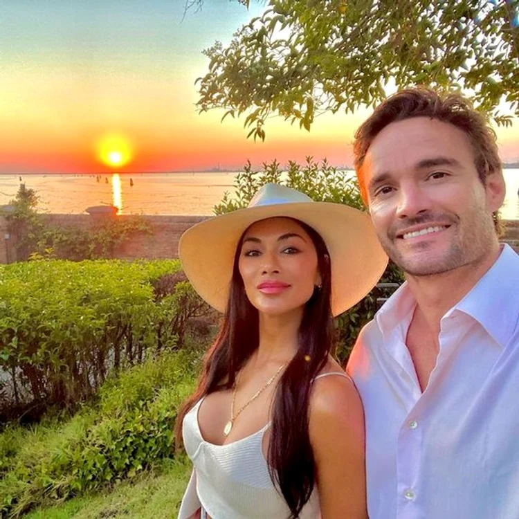 Nicole Scherzinger a postat miercuri seara o poză de la filmările pentru Masked Singerfoto: Instagram
