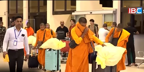 calugari budisti arestati Sri lanka IBC Tamil TV png