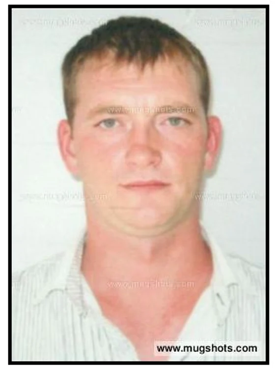 Vitalie Proca, 33 de ani, a fost dat în urmărire şi prin Interpol