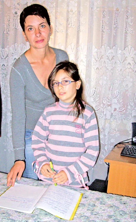 Bunicii dorm pe jos în aceeaşi cameră cu Aurelia şi fiica eiFoto: Sofia Prejbeanu