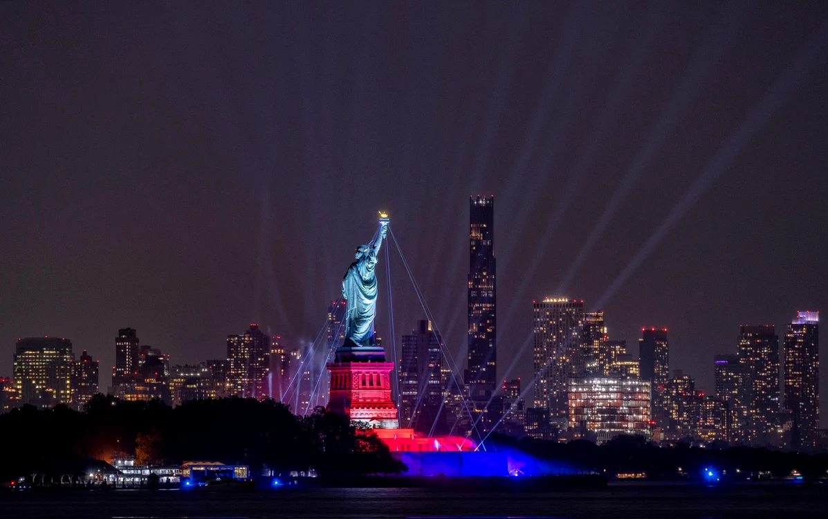 Show inedit la Statuia Libertății din New York.