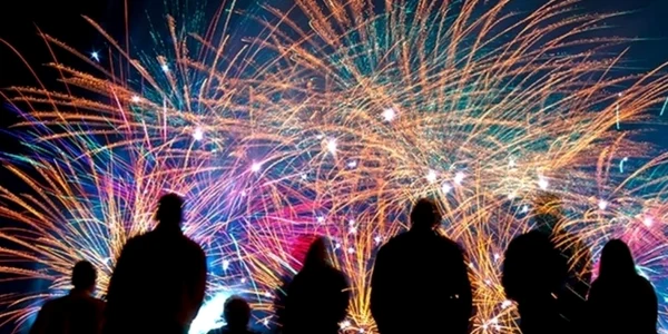 Spectacolul pirotehnic s-a lăsat cu răniţi FOTO captură video