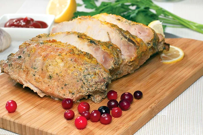 
    Muşchiuleţ de porc cu merişoare  