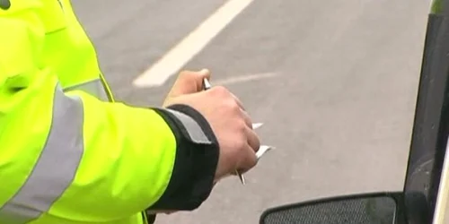 Foto arhivă: Este vorba despre un agent de poliţie rutieră