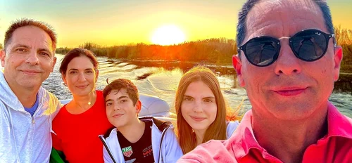 Dan Negru, alături de frumoasa lui familie