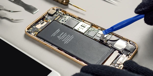 Înlocuire baterie smartphone FOTO Shutterstock jpg
