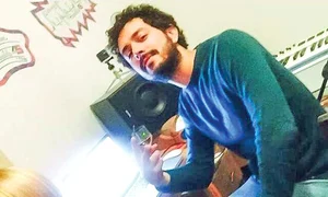 Marius a ciocnit un  pahar de vin cu solista  Alexandra Stan jpeg