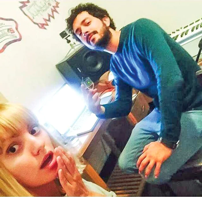 Marius a ciocnit un pahar de vin cu solista Alexandra Stan