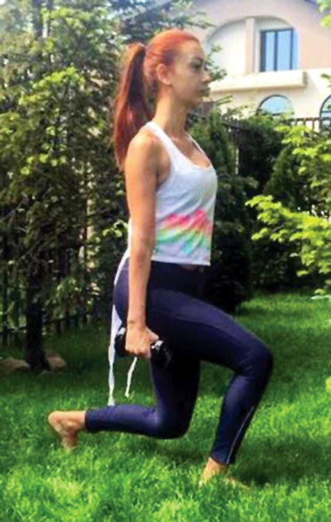 Denisa Tănase de la Bambi a jonglat cu ganterele de 3 kilograme