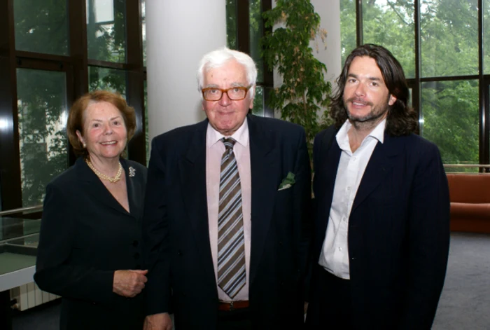 Alături de soţie şi de unul dintre fii, prinţul Dimitri Sturdza