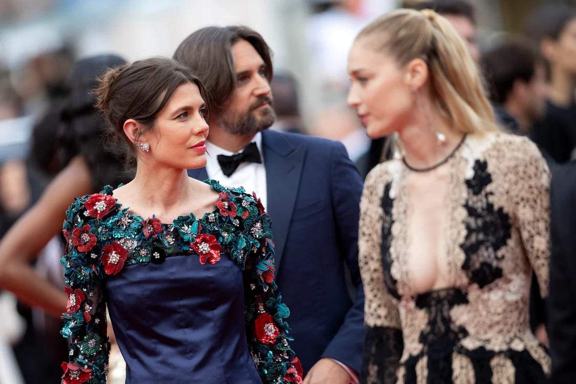 Charlotte Casairaghi, soțul său, Dimitri Rassam și Beatrice Borromeo, la Cannes 2023, Profimedia (2) jpg
