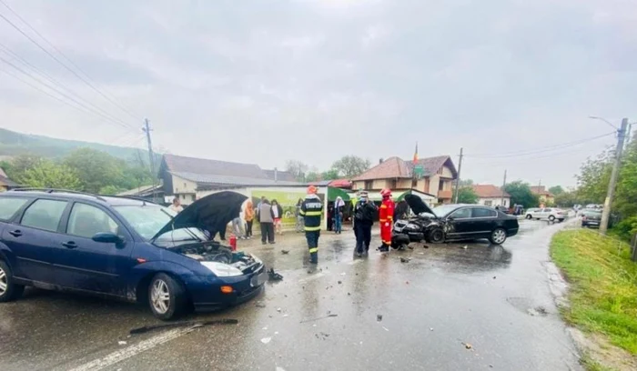 Şase persoane printre care doi copii rănite într-un accident în Bălileşti - Argeş Foto Adevărul