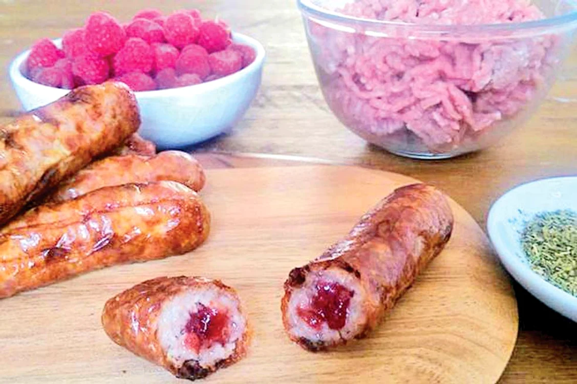 Marea Britanie. Cea mai mare căutare  o au cârnaţii umpluţi  cu gem de zmeură
