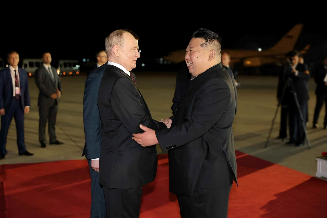 Kim Jong-un, l-a întâmpinat pe președintele rus Vladimir Putin Foto nknews.org
