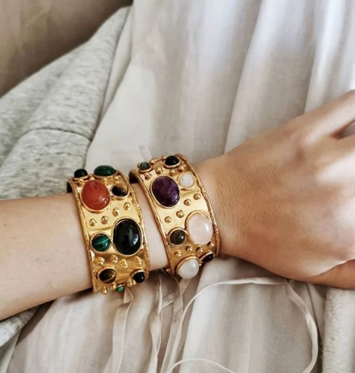 Brăţările primite de Ana Morodan de la Răzvan Ciobanu