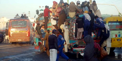 Autocar blindat in pakistan foto wallstreet