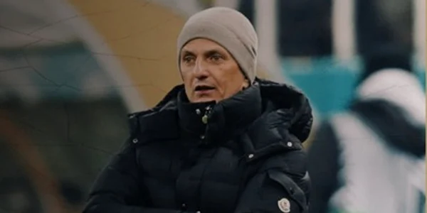 razvan lucescu fb paok jpg