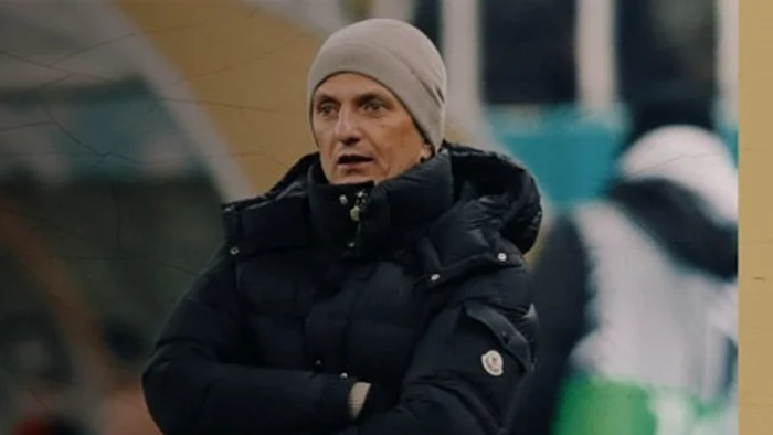 Răzvan Lucescu, îmbufnat după ce FCSB i-a adminstrat a treia bătaie. Foto Facebook PAOK FC