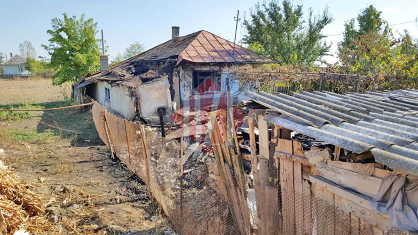 
    Aşa arată casa  după ce bărbatul  a incendiat-o  