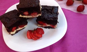 negreasa cu capsuni si branza jpeg