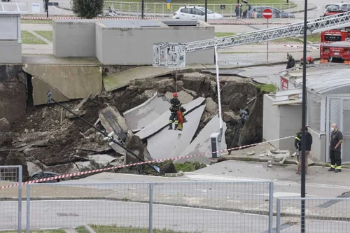 Groapă - pământ surpat - centru recuperare Covid - Ponticelli - Italia / 8 ian 2021 / FOTO Profimedia