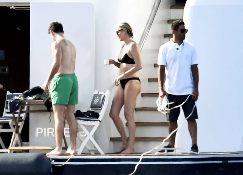 2 vacanta charlize theron jpg jpeg