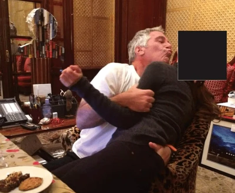Prințul Andrew și una dintre victimele sale FOTO: Departamentul de Justiție