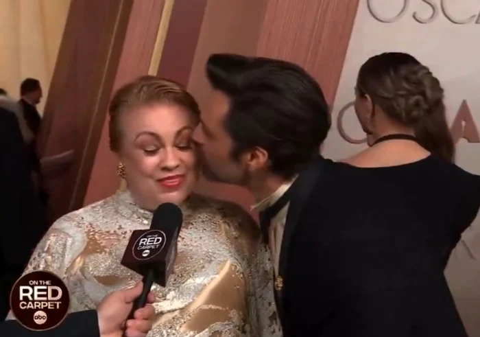 Sebastian Stan si mama sa Foto: Captură video On The Red Carpet