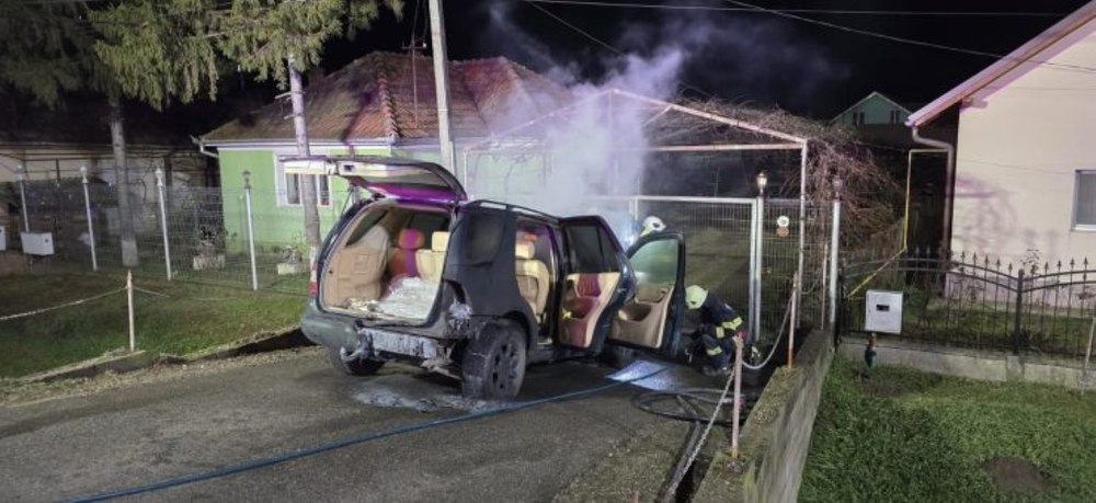 Acţiuni în stil mafiot la Satu Mare. După ce maşina i-a fost incendiată în faţa casei, proprietarul a primit ameninţări cu moartea