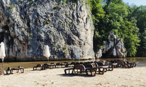 plaja suncuius calator in bascheti