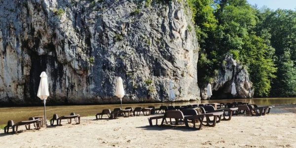 plaja suncuius calator in bascheti