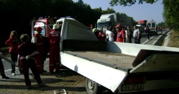 Suceava: Două autoturisme s-au prăbuşit într-un şanţ la Cabana Ilişeşti (UPDATE FOTO ŞI VIDEO)