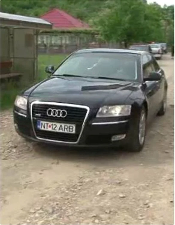 Audi A8, mașina cu care Înaltpreasfințitul a mers în comuna Podari