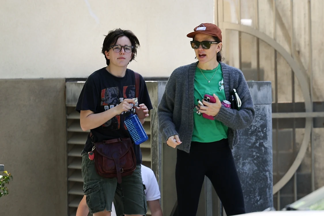 Jennifer Garner și doi dintre copiii săi, Profimedia (2) jpg