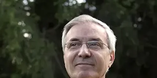 violoncelistul Marin Cazacu png