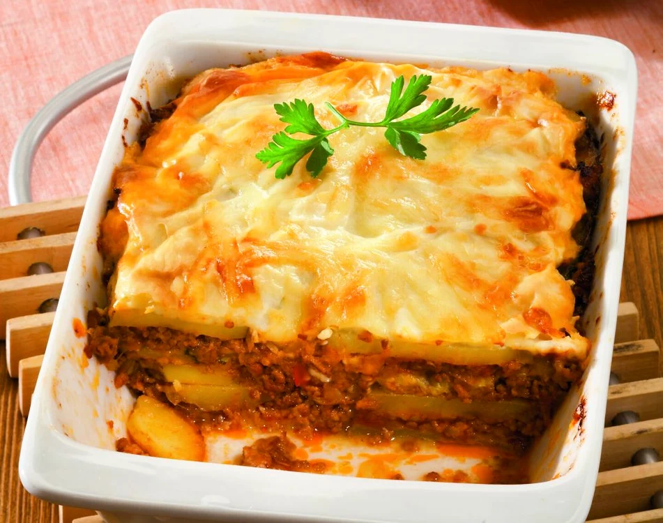 musaca de carne si cartofi jpeg