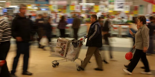 Supermarket-urile vor fi închise duminică 