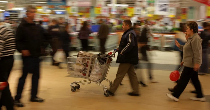 Supermarket-urile vor fi închise duminică 