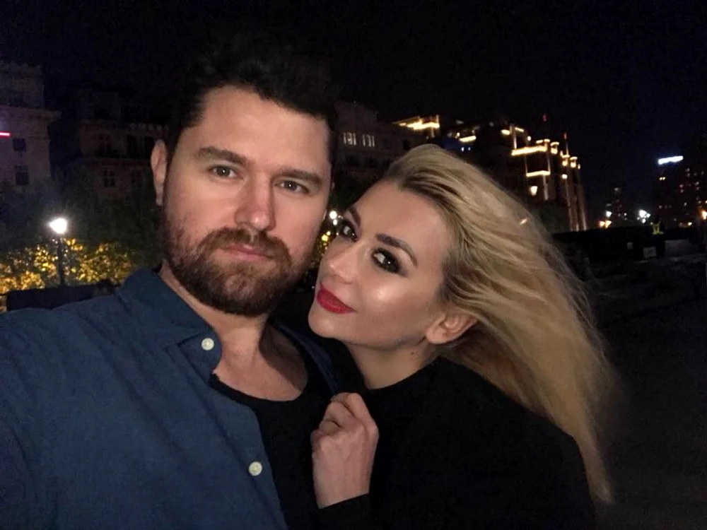 Alături de iubitul ei, Mircea Brânzei, patronul unui salon de înfrumusețare