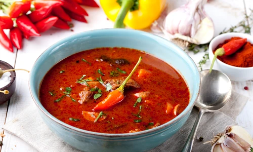 Supa gulas  Sursa foto shutterstock 221586598 jpg