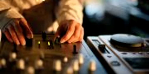 Night Music, pe plaja Brateş