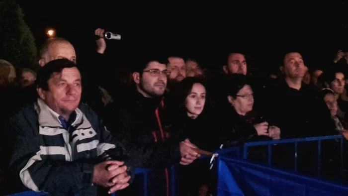 Emoţie în mulţime care l-a condus pe Rele Mihai la Curtea de Argeş: