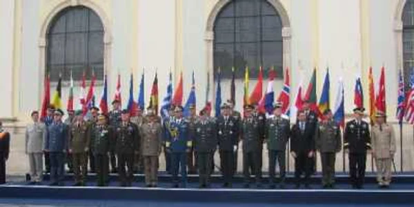 Parada la deschiderea conferintei NATO de la Sibiu