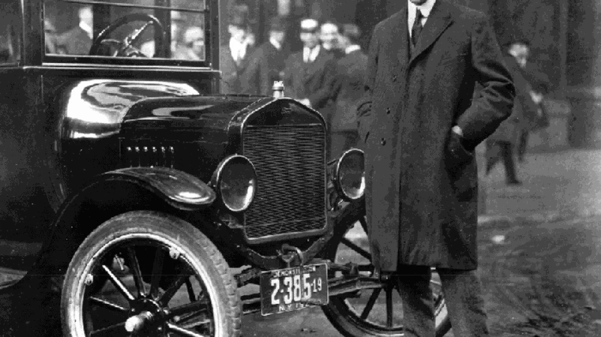 Legatura dintre Hitler si Henry Ford, cel mai mare antisemit al Americii gif