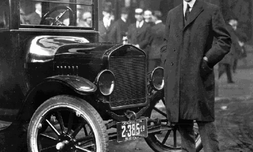 Legatura dintre Hitler si Henry Ford, cel mai mare antisemit al Americii gif