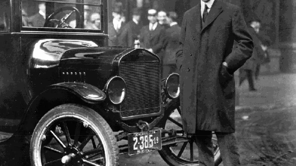 Legatura dintre Hitler si Henry Ford, cel mai mare antisemit al Americii gif