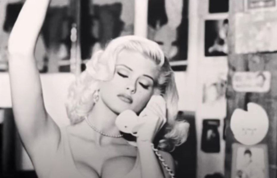 Noi dezvăluiri despre viața actriței Anna Nicole Smith. Tatăl a încercat să o violeze VIDEO
