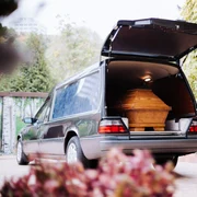 Servicii funerare inmormantare shutterstock 1719686554 jpg